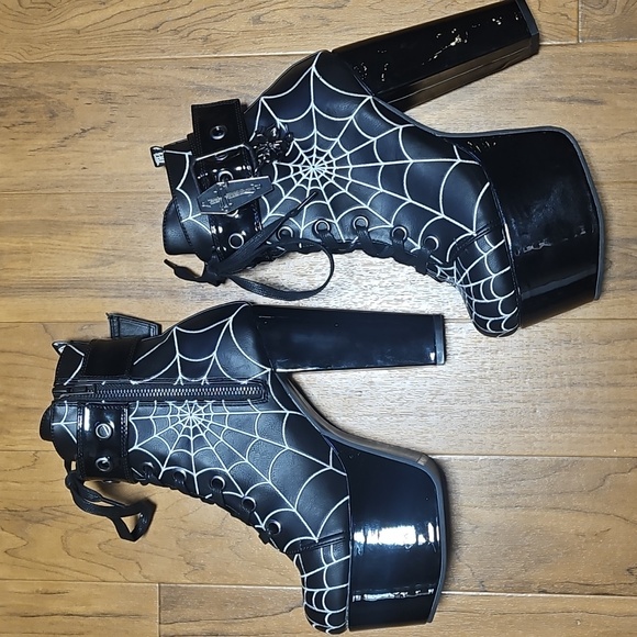 Demonia Spiderweb Torment Boots - Picture 6 of 11